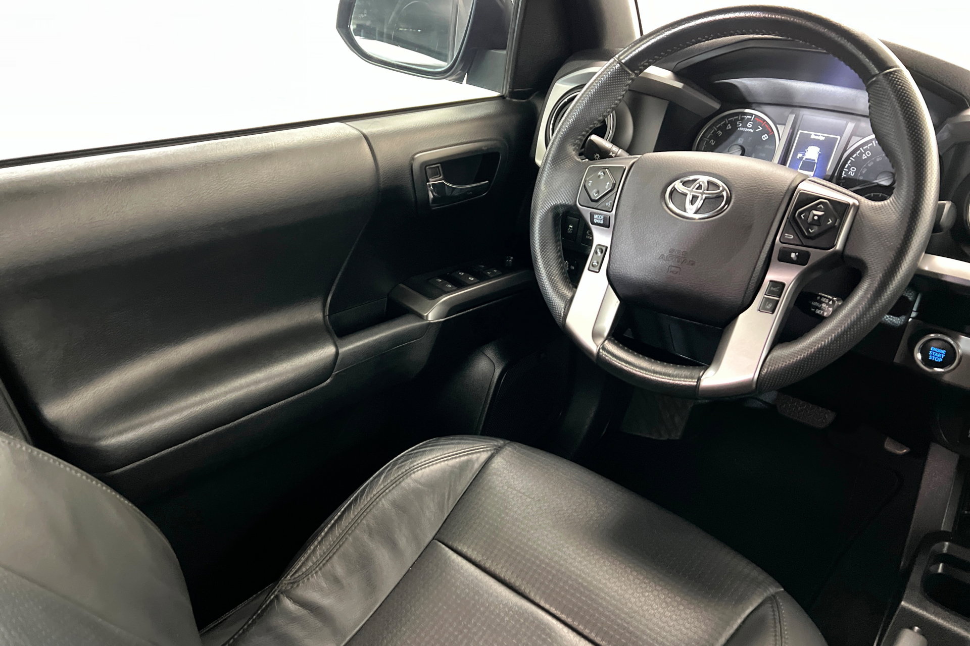 Used 2021 Toyota Tacoma Limited image 12