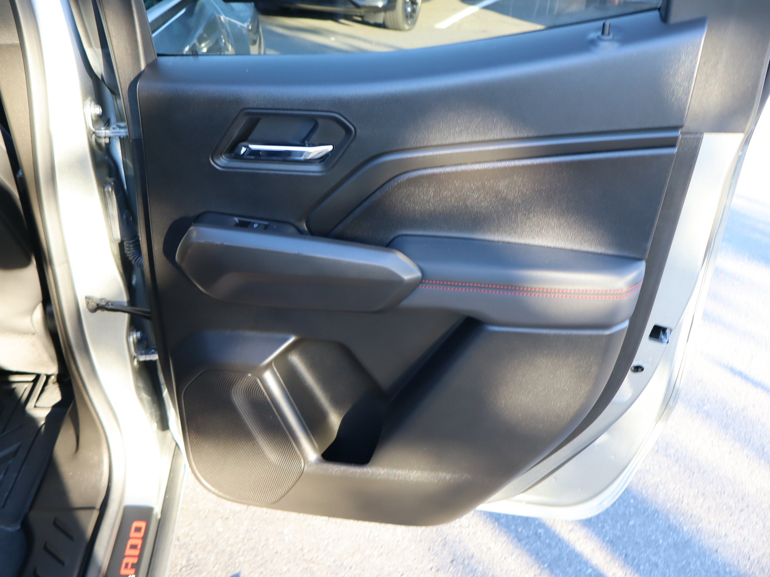 Used 2024 Chevrolet Colorado Z71 w/ Z71 Convenience Package 2 AWD/4WD image 32