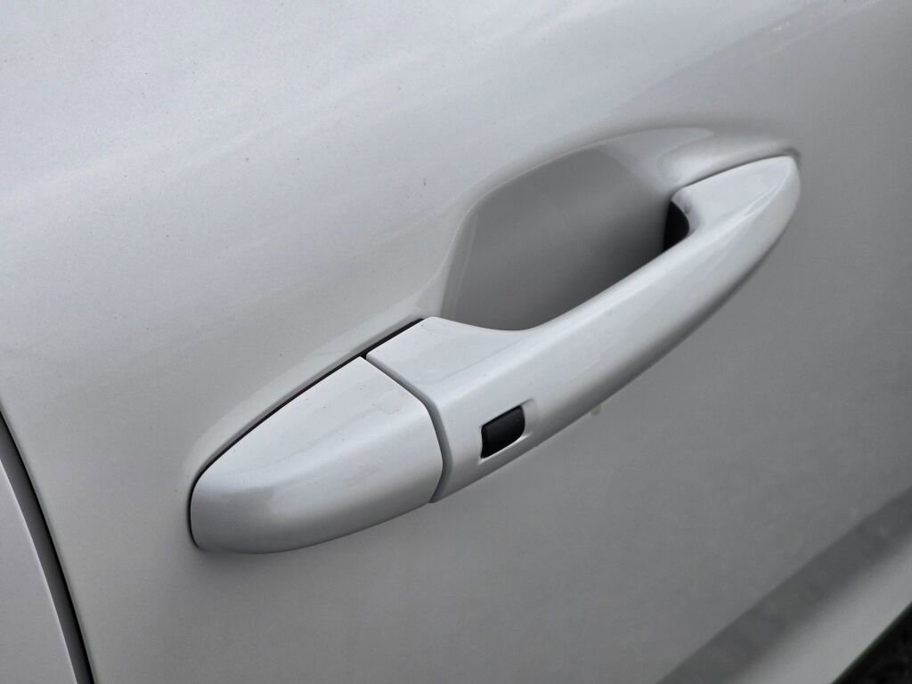 Used 2019 Kia Niro EX image 13