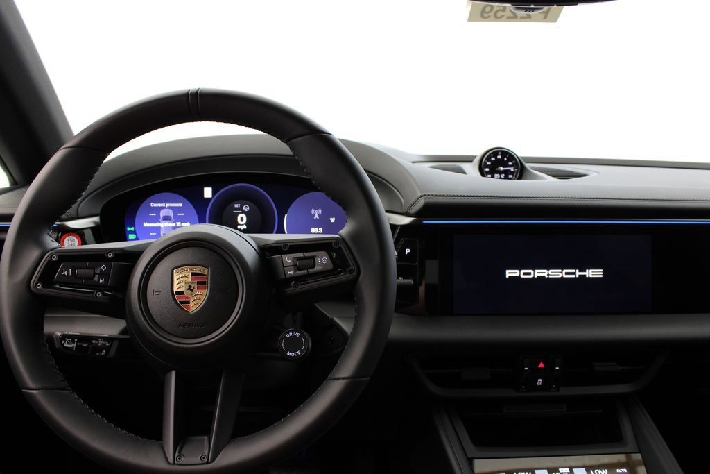 New 2024 Porsche Macan 4 Electric image 31