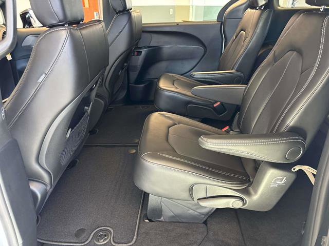 New 2026 Chrysler Pacifica Select image 4