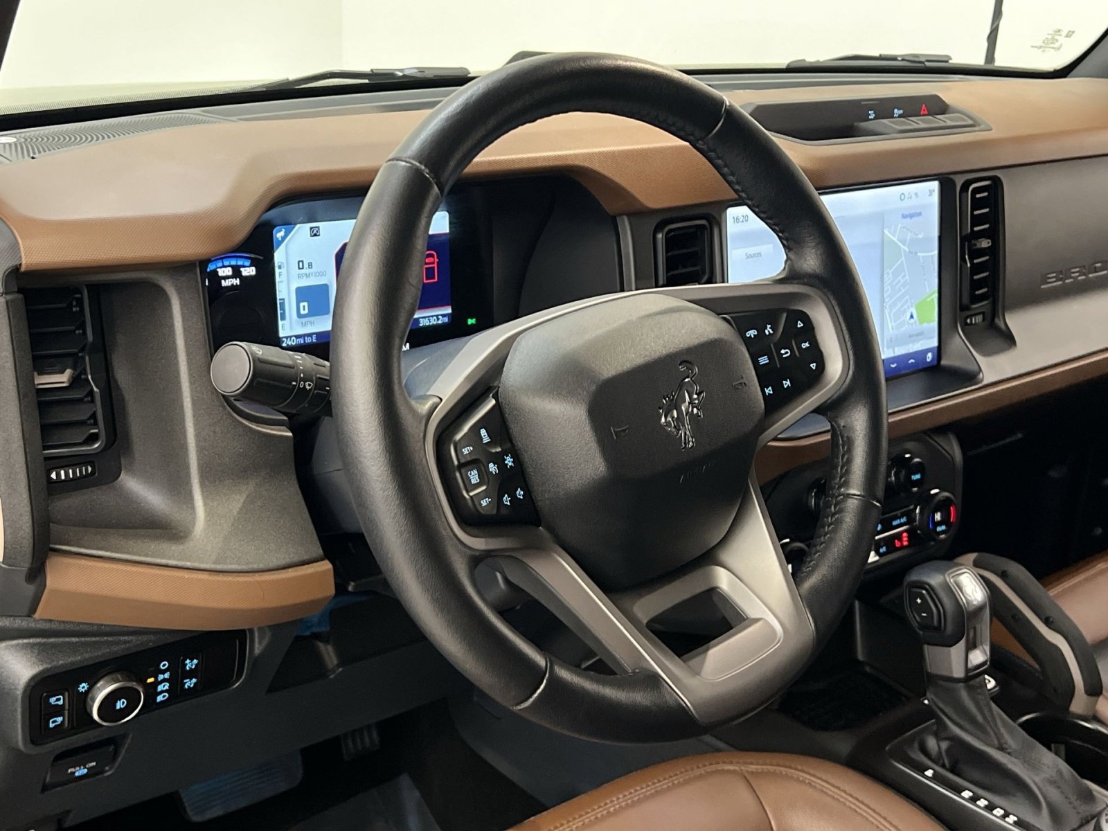 Used 2024 Ford Bronco Outer Banks image 14