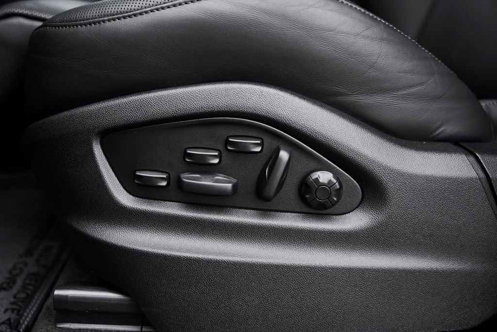 Used 2026 Porsche Cayenne Turbo image 38