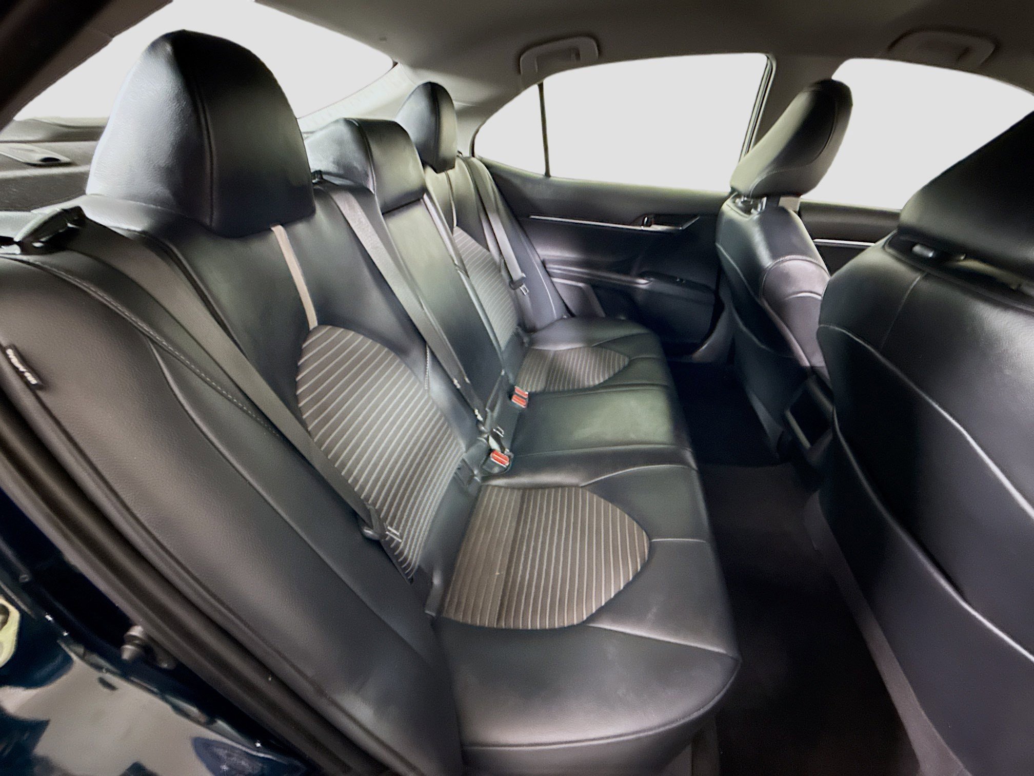 Used 2020 Toyota Camry SE FWD image 26