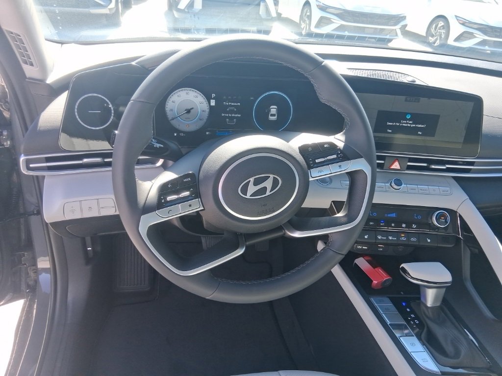 New 2025 Hyundai Elantra Limited image 21