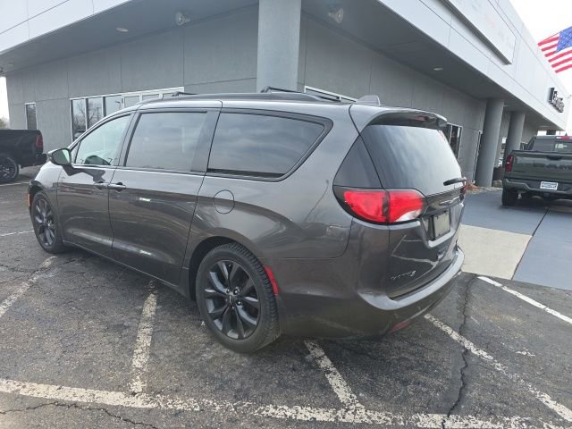 Used 2018 Chrysler Pacifica Limited w/ S Appearance Package image 6