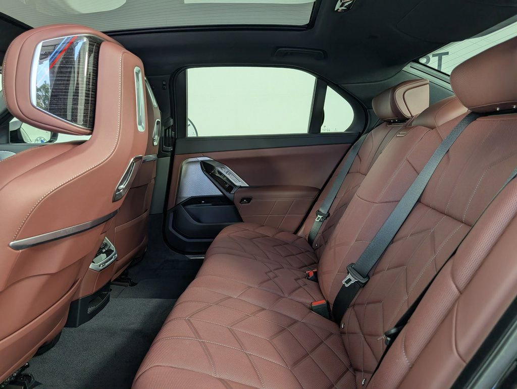 New 2026 BMW i7 xDrive60 w/ Premium Package image 13