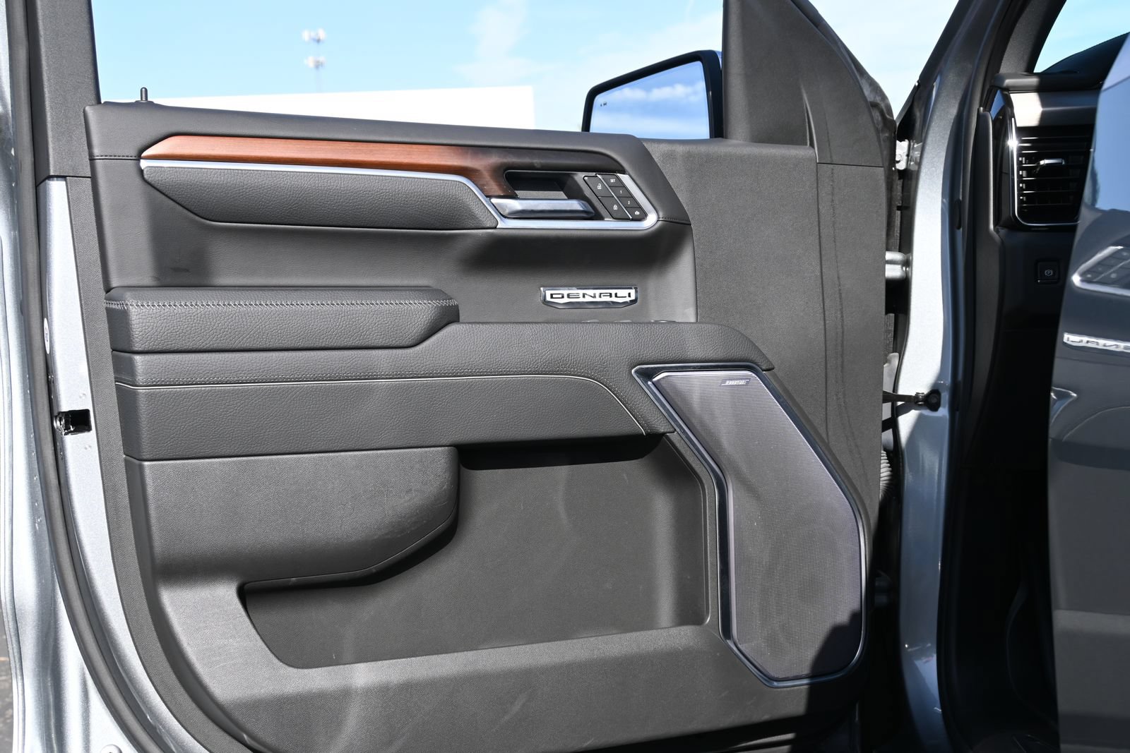 Used 2025 GMC Sierra 1500 Denali AWD/4WD image 19