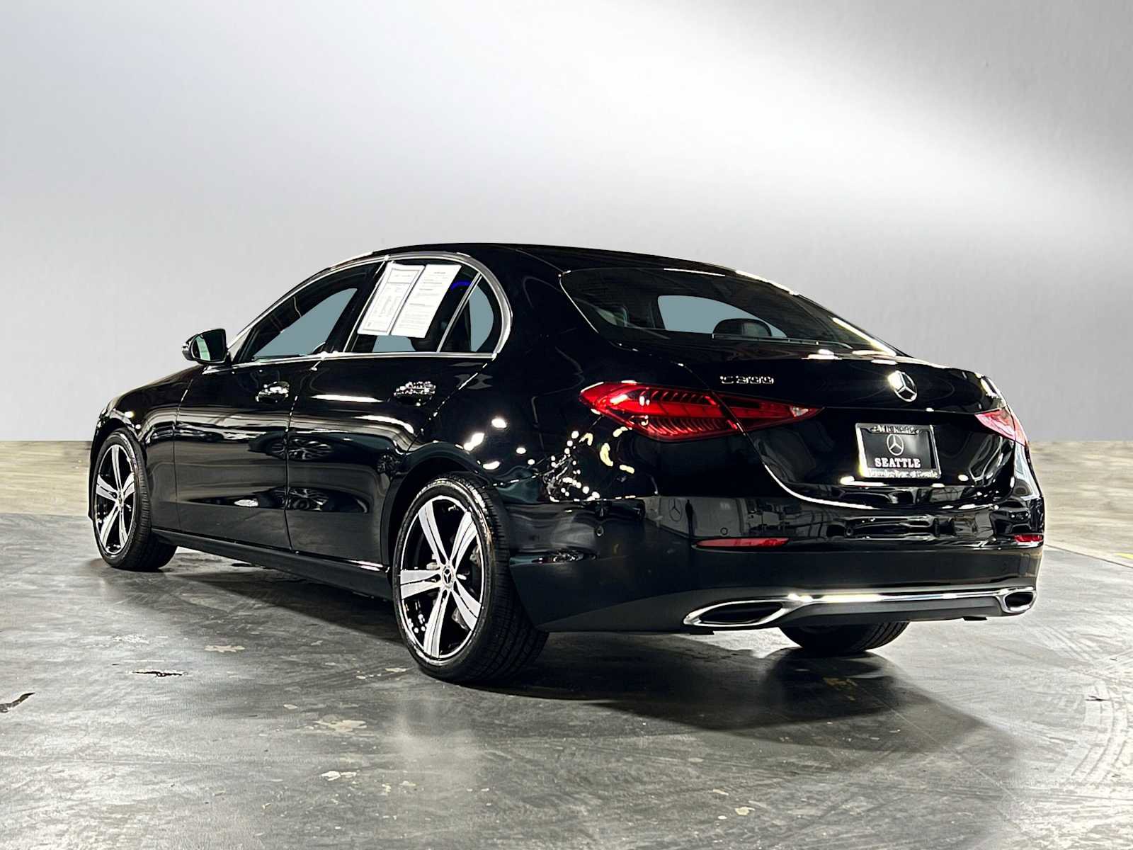 Used 2025 Mercedes-Benz C 300 4MATIC Sedan image 5