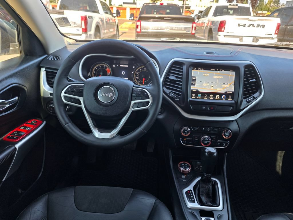 Used 2018 Jeep Cherokee Trailhawk AWD/4WD image 11