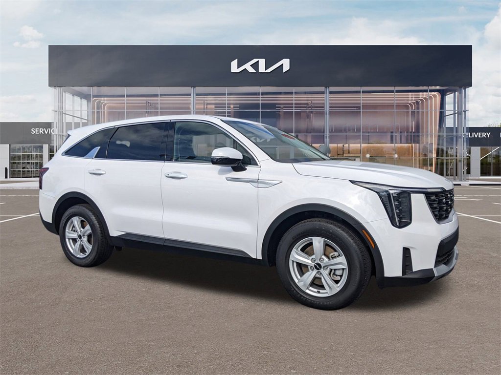 Certified 2025 Kia Sorento LX image 1
