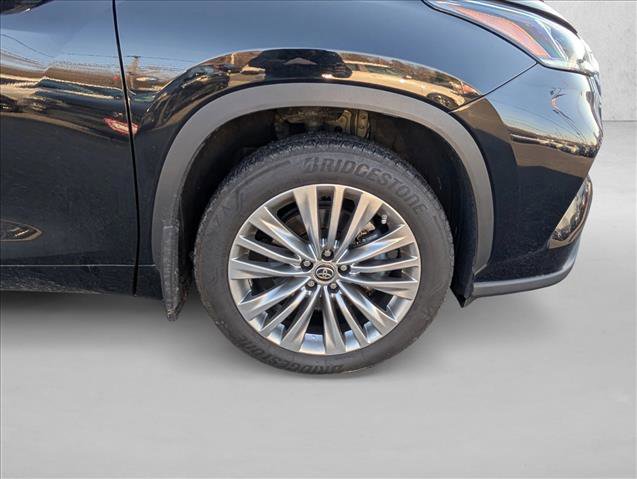 Used 2023 Toyota Highlander Platinum image 25