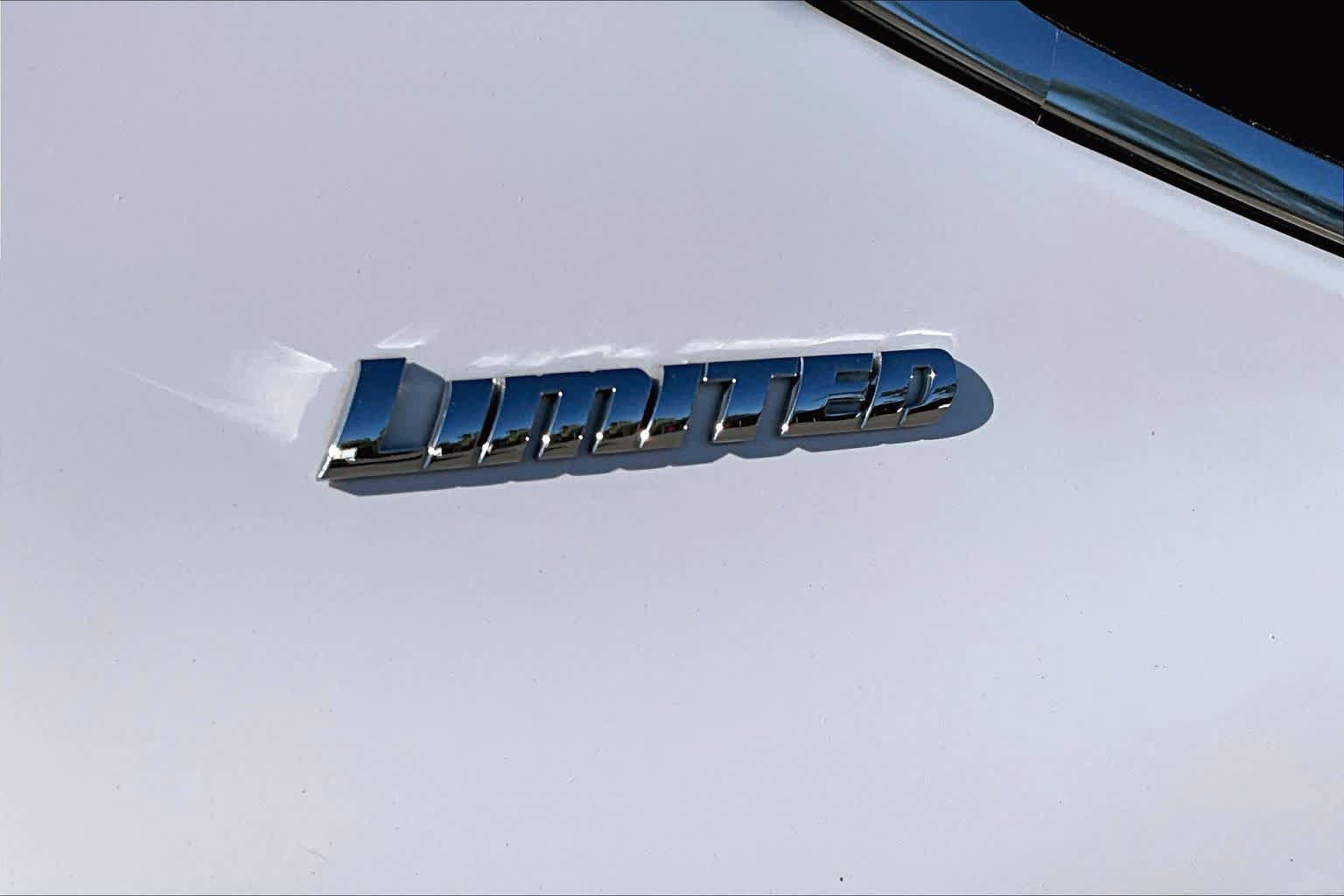 Used 2022 Toyota Tundra Limited AWD/4WD image 9