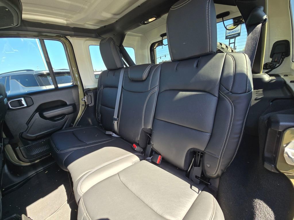 Used 2025 Jeep Wrangler Unlimited Rubicon image 13