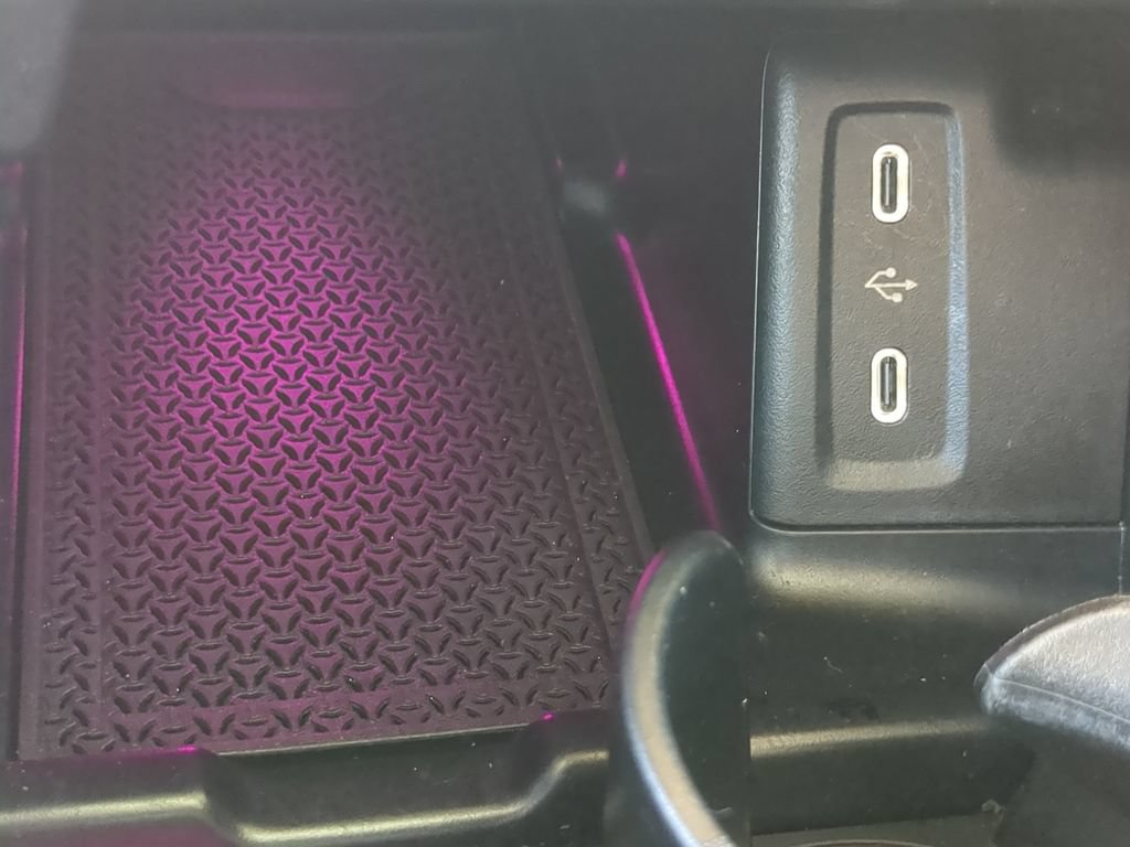 Used 2025 Mercedes-Benz GLC 300 image 24