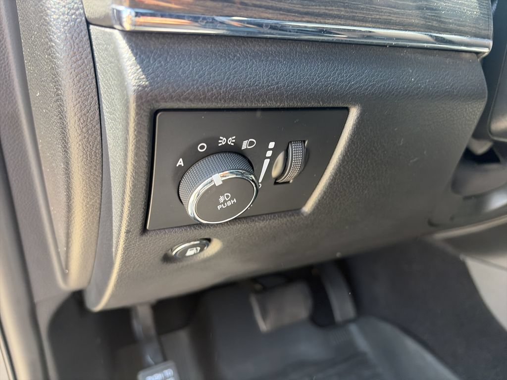 Used 2021 Jeep Grand Cherokee Overland AWD/4WD image 19