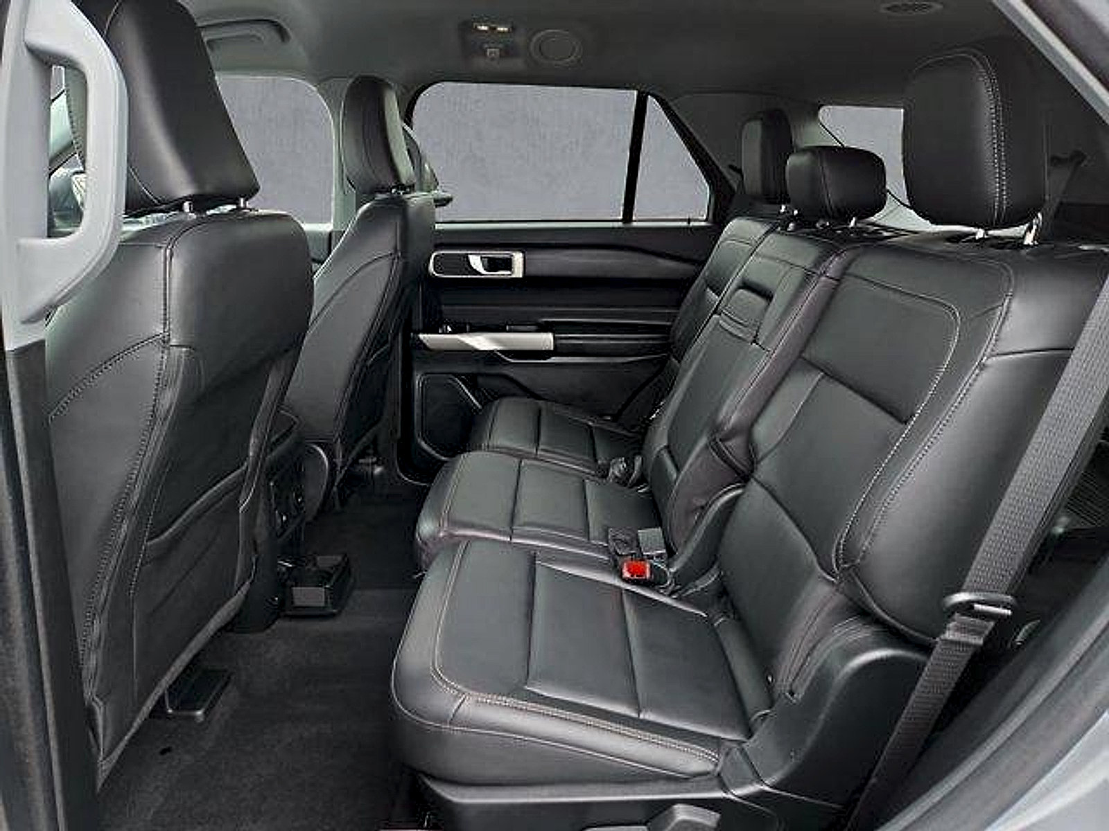 Certified 2023 Ford Explorer XLT w/ Equipment Group 202A AWD/4WD image 23