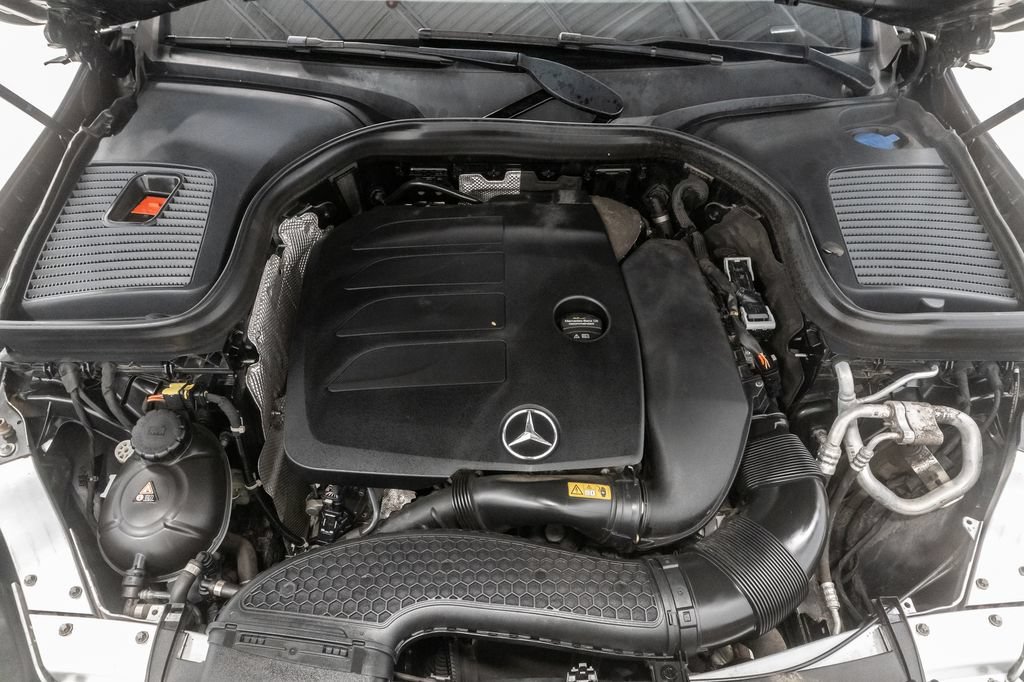 Used 2021 Mercedes-Benz GLC 300 4MATIC w/ Premium Package image 3