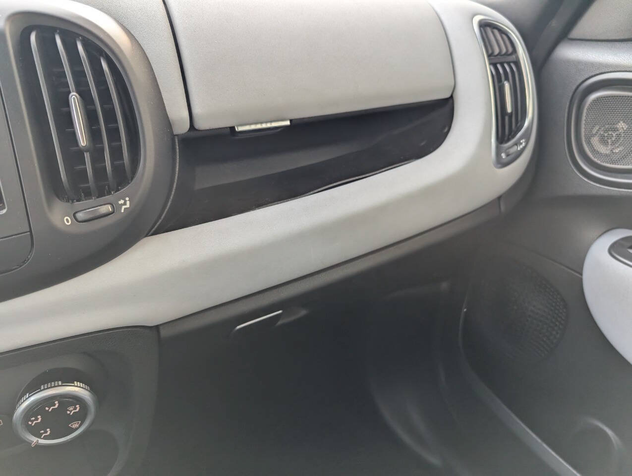 Used 2014 FIAT 500L Easy FWD image 25
