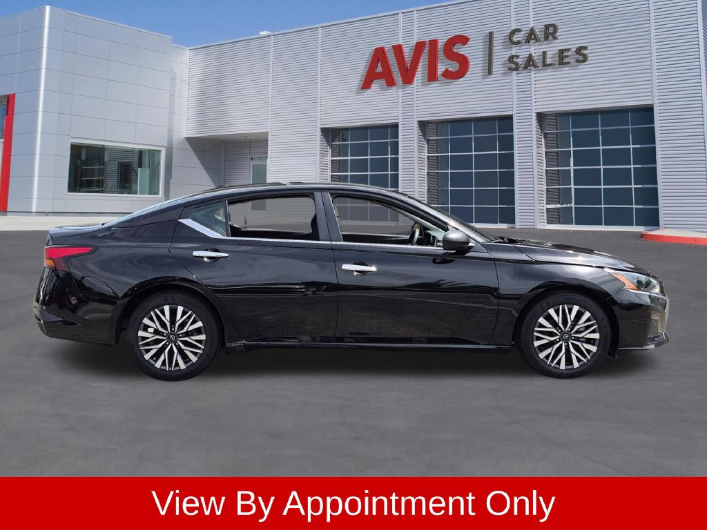 Used 2025 Nissan Altima 2.5 SV FWD image 4
