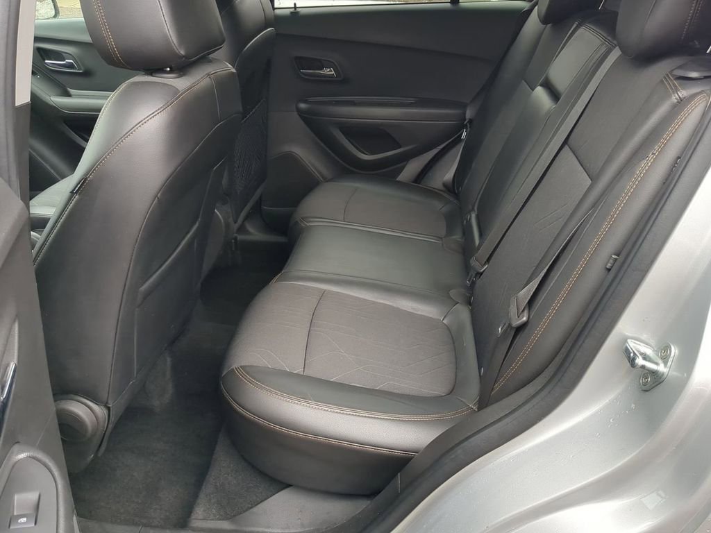Used 2019 Chevrolet Trax LT w/ LT Convenience Package AWD/4WD image 23