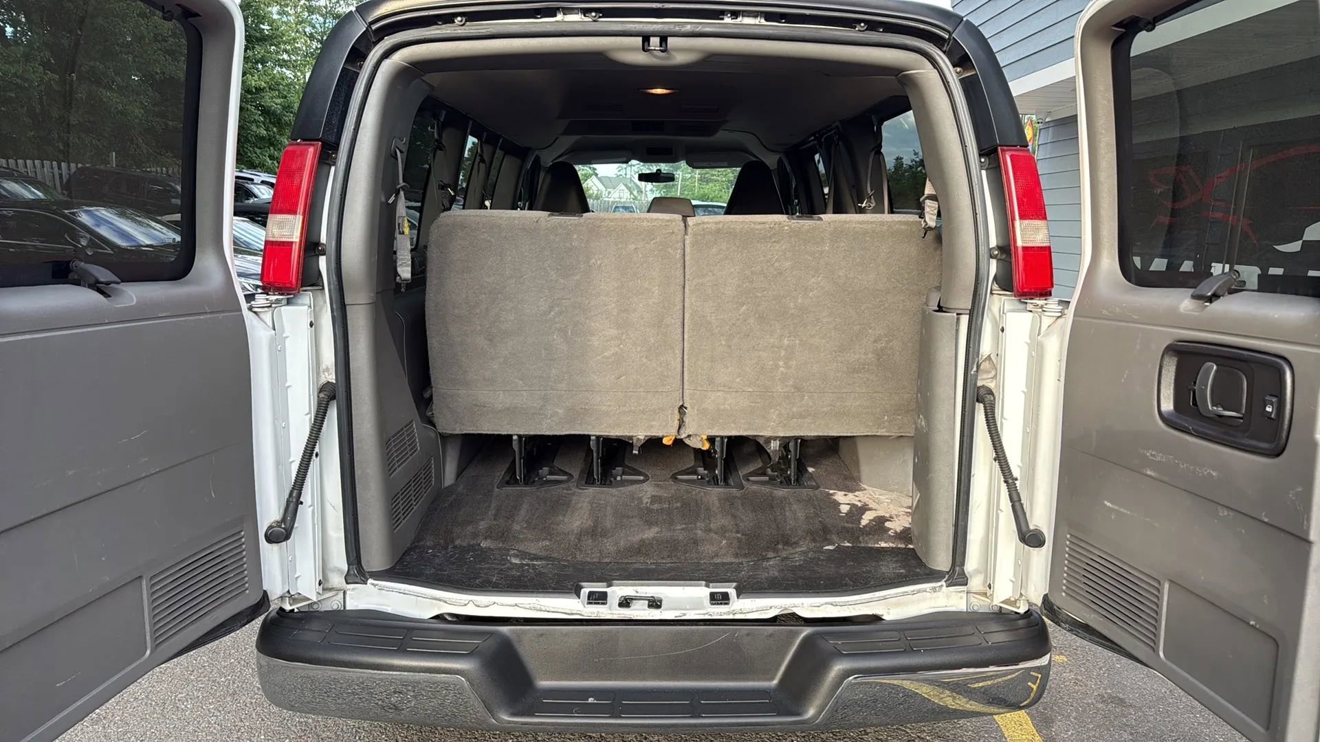 Used 2016 Chevrolet Express 2500 LT w/ LT Preferred Equipment Group RWD image 7