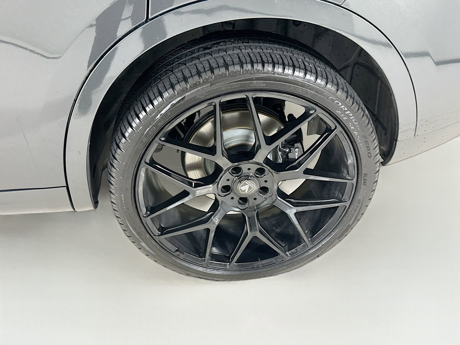 Used 2017 Maserati Levante w/ Luxury Package AWD/4WD image 33