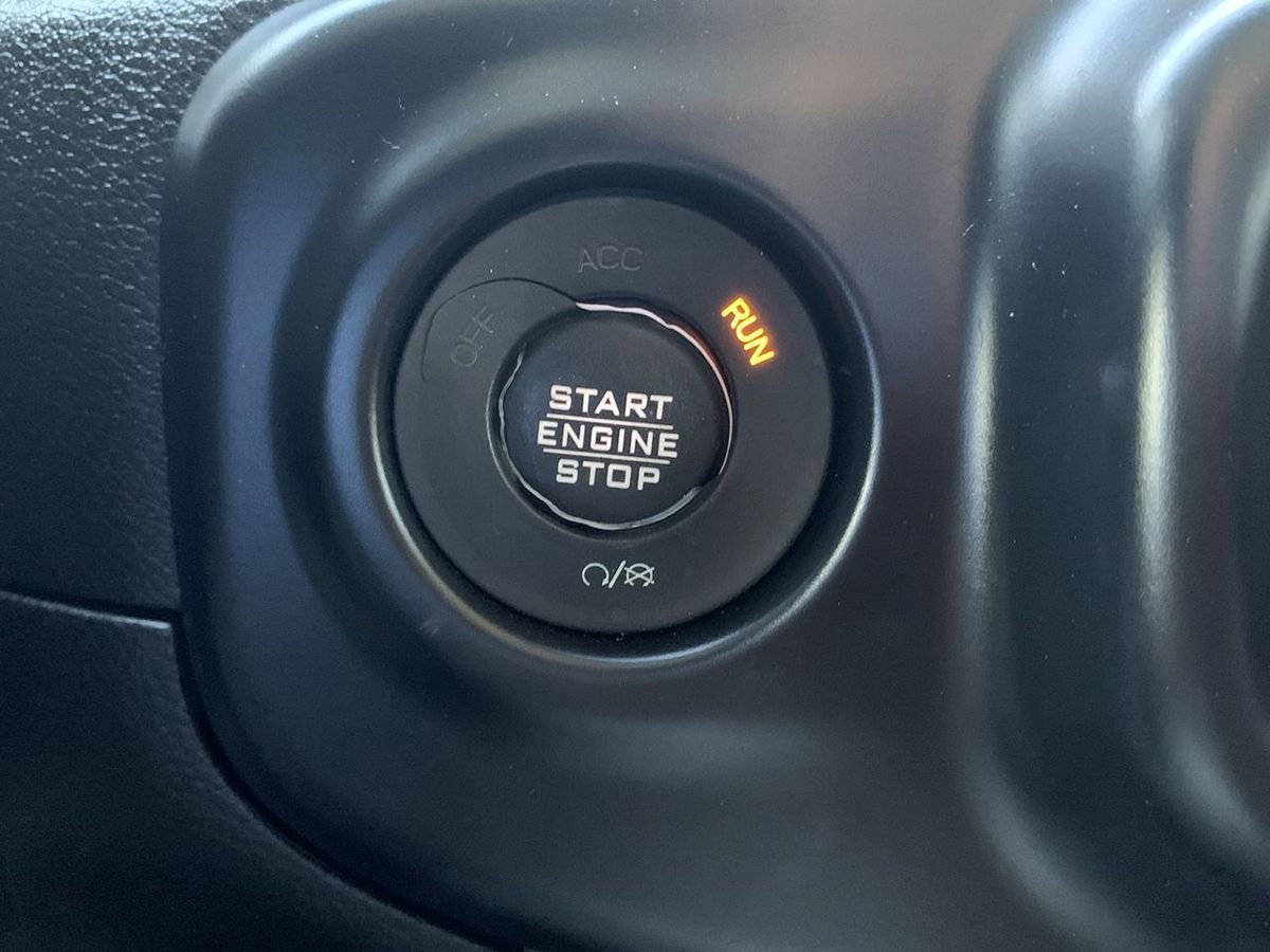 Used 2019 Jeep Wrangler Unlimited Sahara w/ Uconnect 4C Nav & Sound Group AWD/4WD image 23
