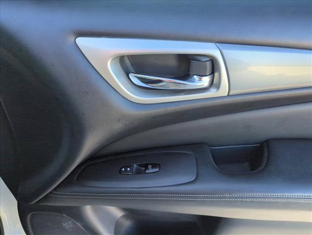 Used 2018 Nissan Pathfinder SL w/ Midnight Edition Package AWD/4WD image 18