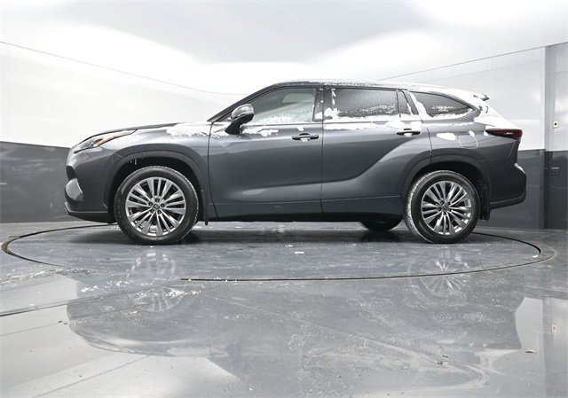 Used 2024 Toyota Highlander Platinum image 30