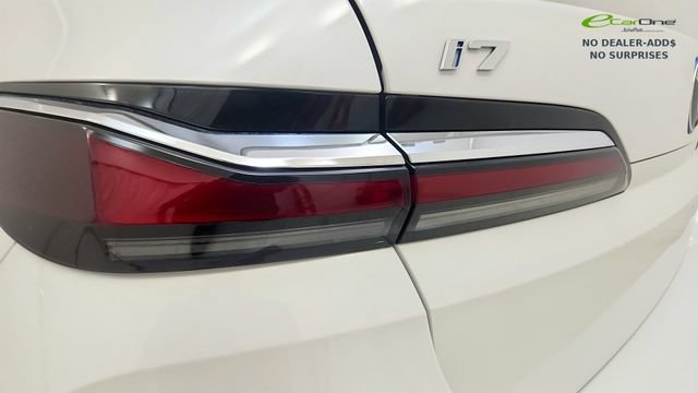 Used 2023 BMW i7 xDrive60 AWD/4WD image 27