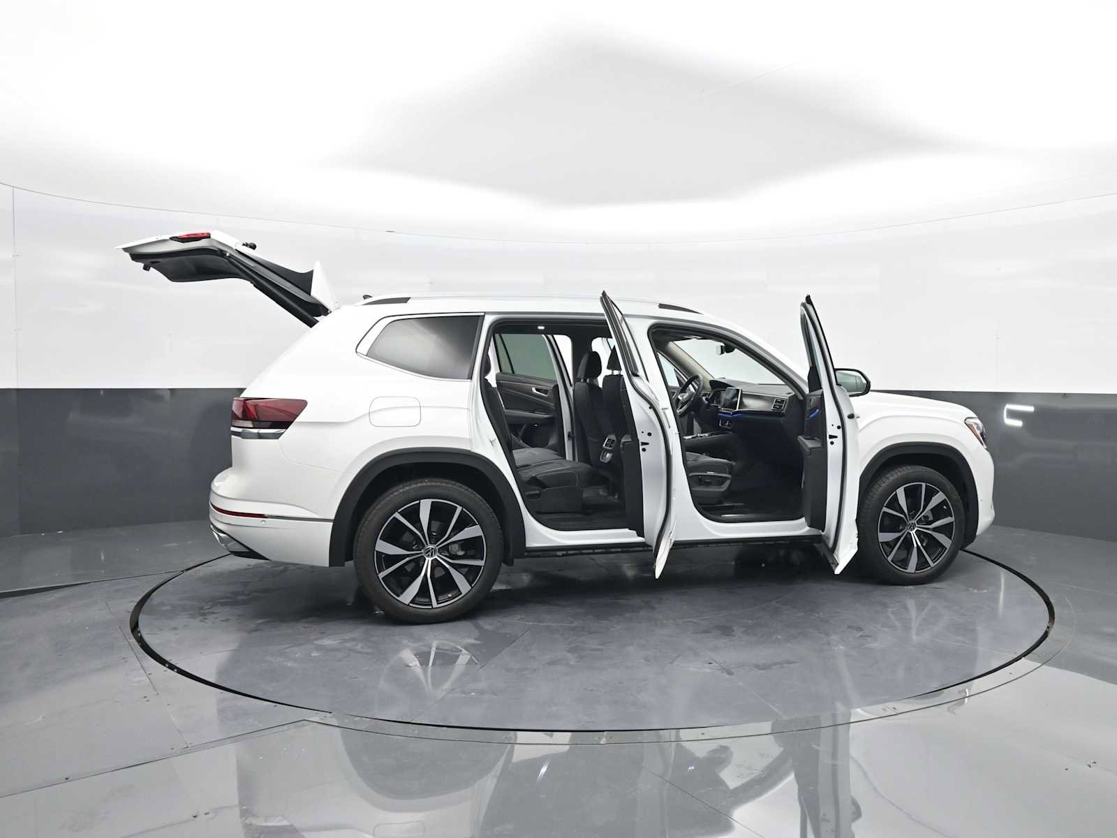 Used 2025 Volkswagen Atlas SEL Premium R-Line image 47