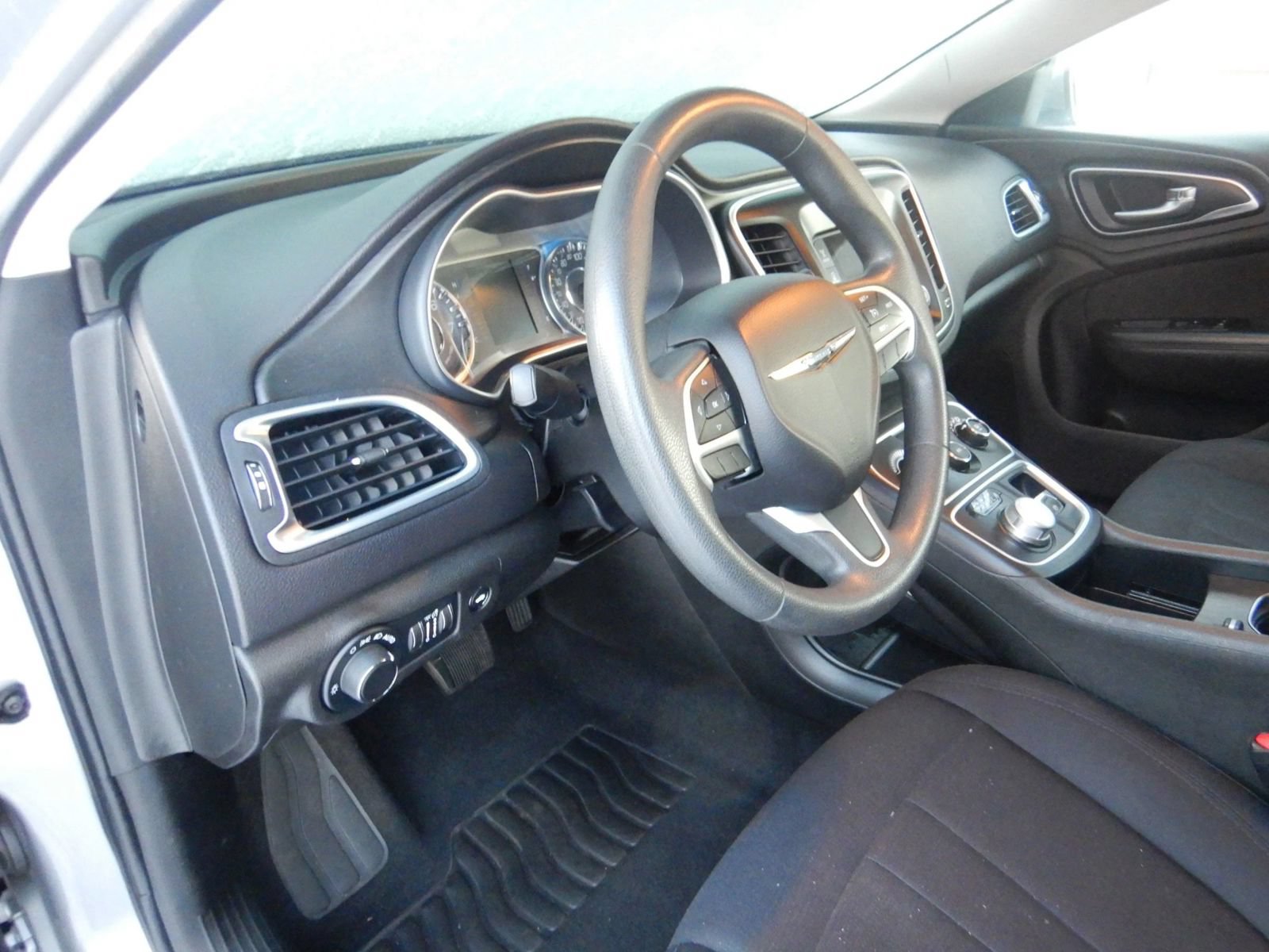 Used 2015 Chrysler 200 LX FWD image 15