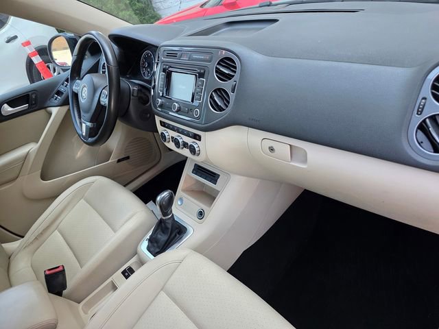 Used 2015 Volkswagen Tiguan SEL image 16