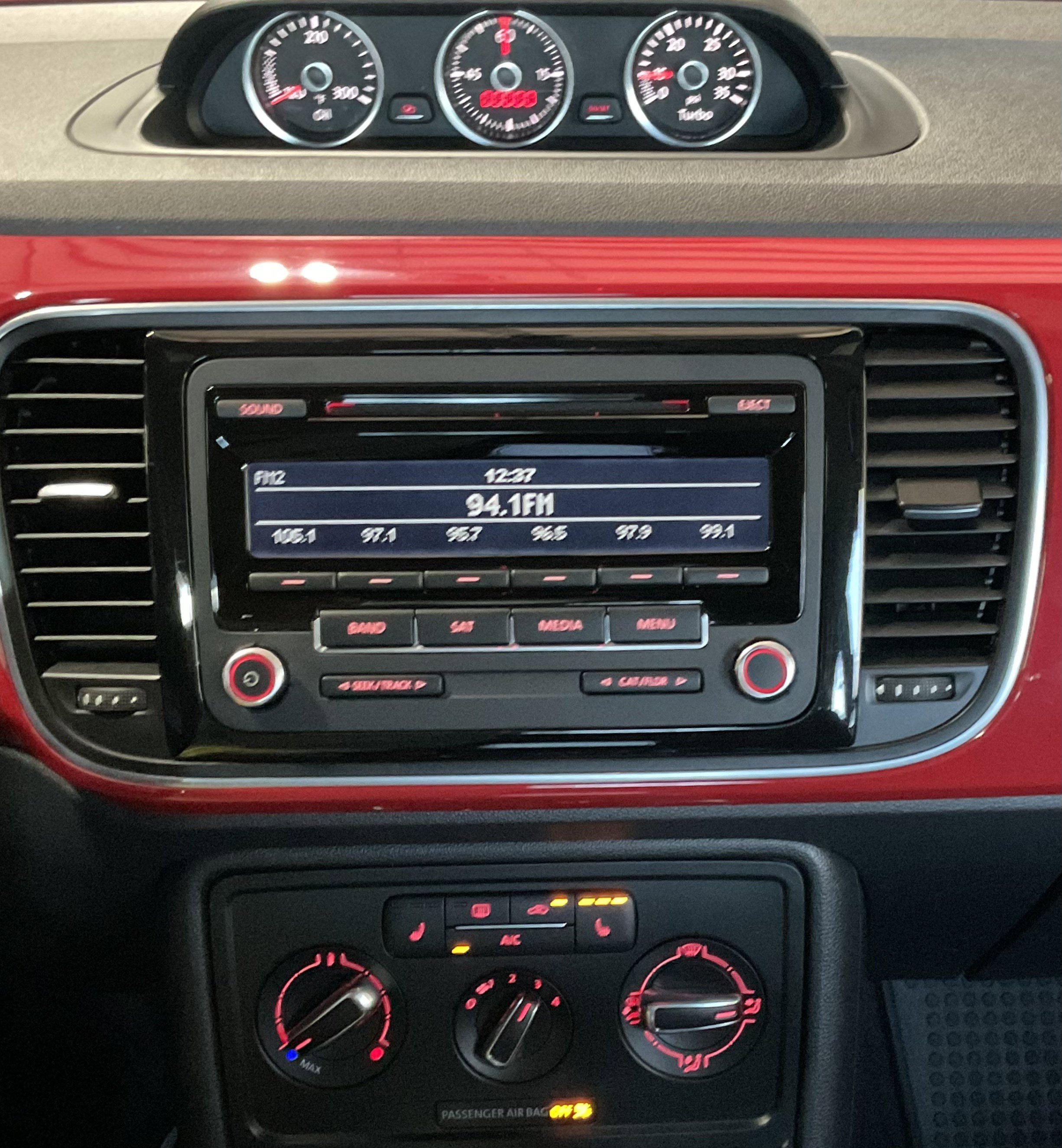 Used 2013 Volkswagen Beetle TDI image 15