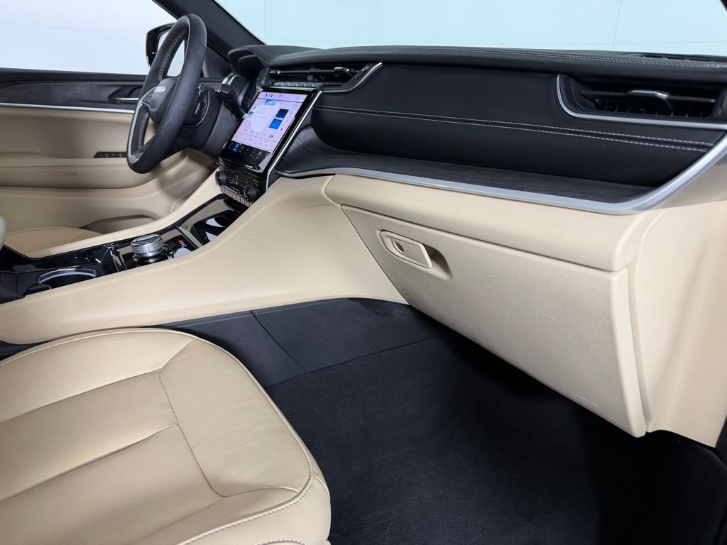 Certified 2023 Jeep Grand Cherokee Limited w/ Black Appearance Package image 32