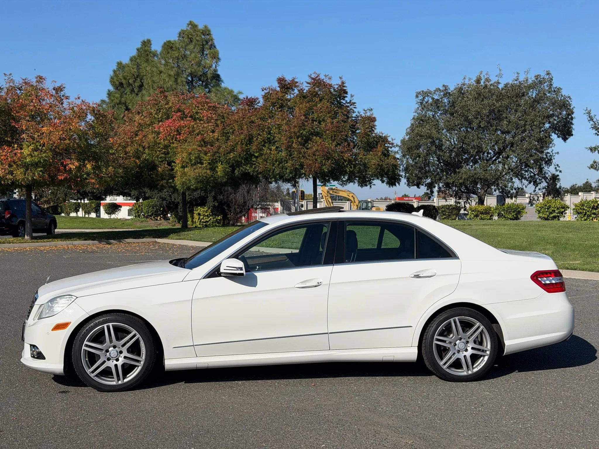 Used 2010 Mercedes-Benz E 350 E 350 Sedan 4D image 2