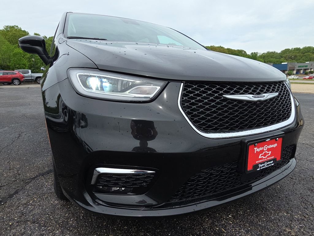 Used 2023 Chrysler Pacifica Touring-L FWD image 11