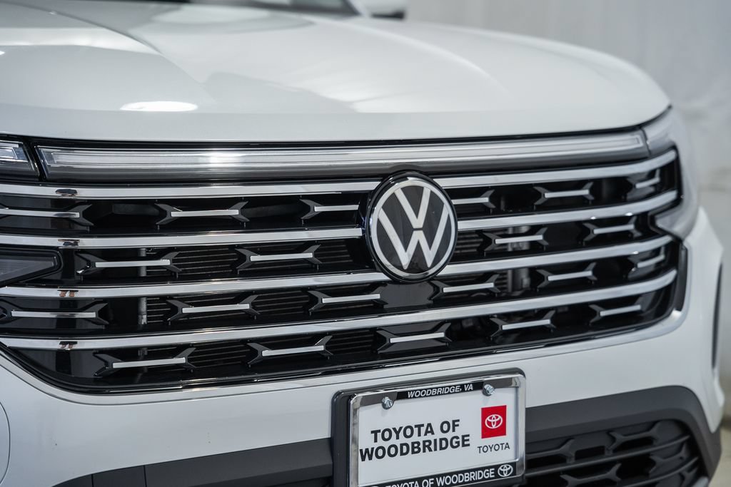 Used 2025 Volkswagen Atlas SEL AWD/4WD image 8