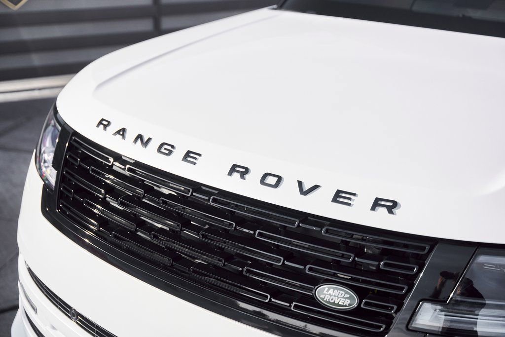 Used 2025 Land Rover Range Rover SE image 7