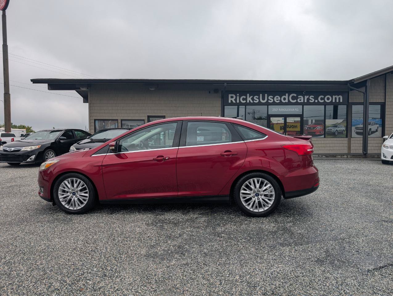 Used 2015 Ford Focus Titanium FWD image 11