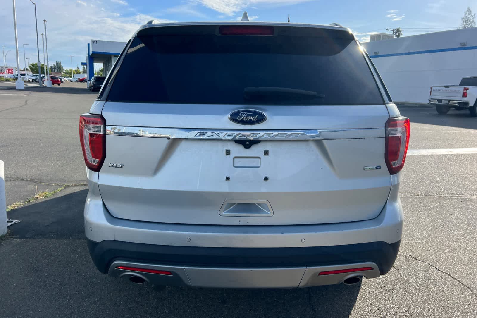 Used 2016 Ford Explorer XLT w/ Equipment Group 202A AWD/4WD image 5