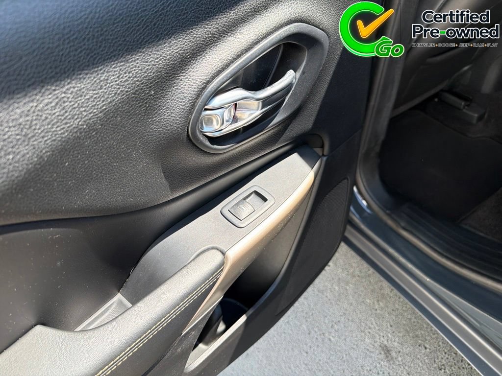 Certified 2018 Jeep Cherokee Limited FWD image 37