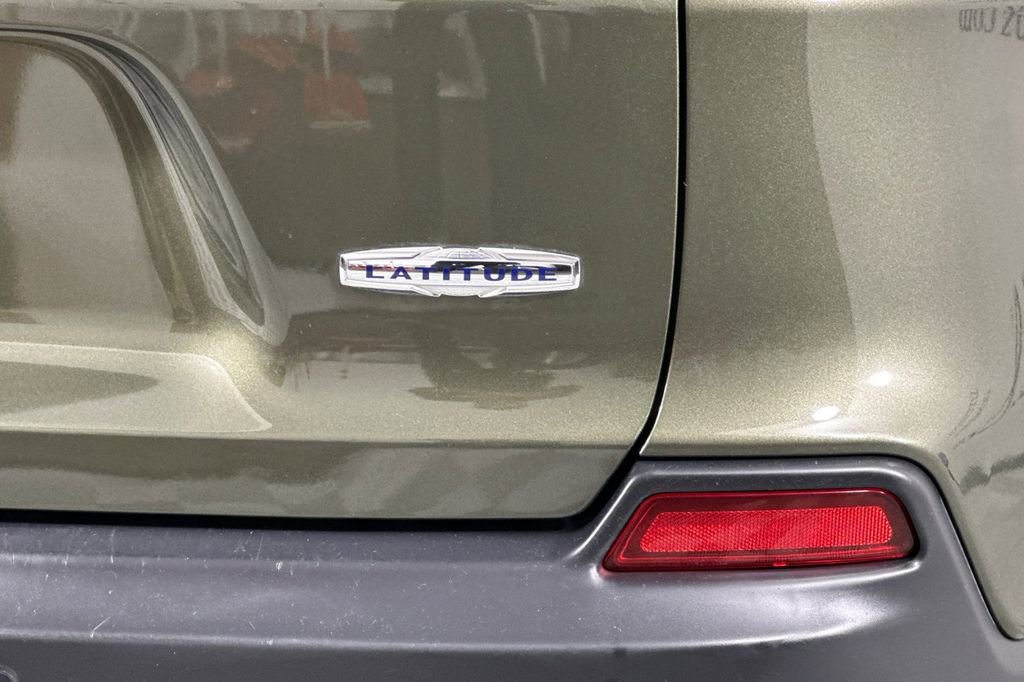 Used 2019 Jeep Cherokee Latitude Plus w/ Cold Weather Group image 33