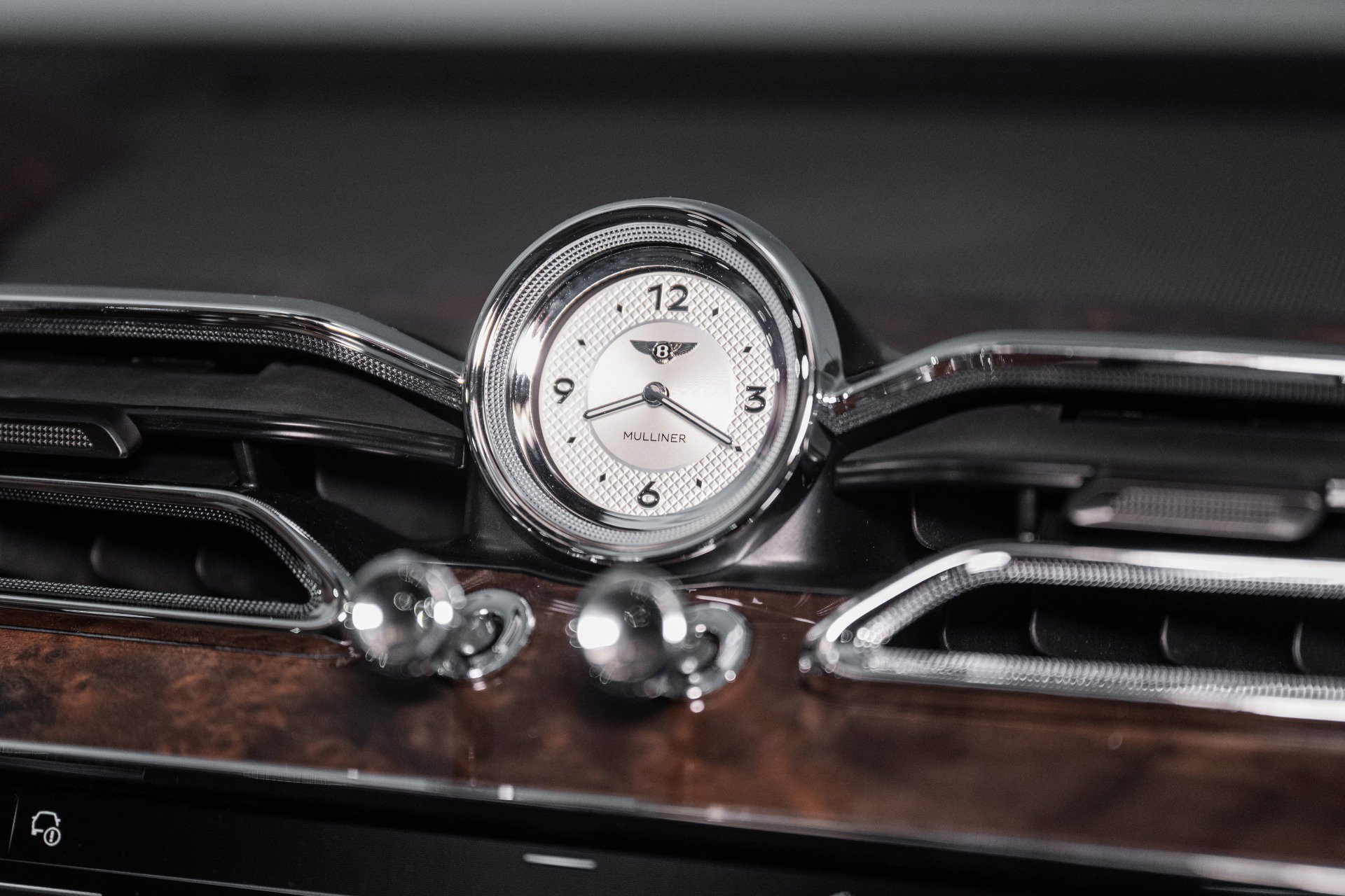 New 2025 Bentley Bentayga Extended Wheelbase image 40