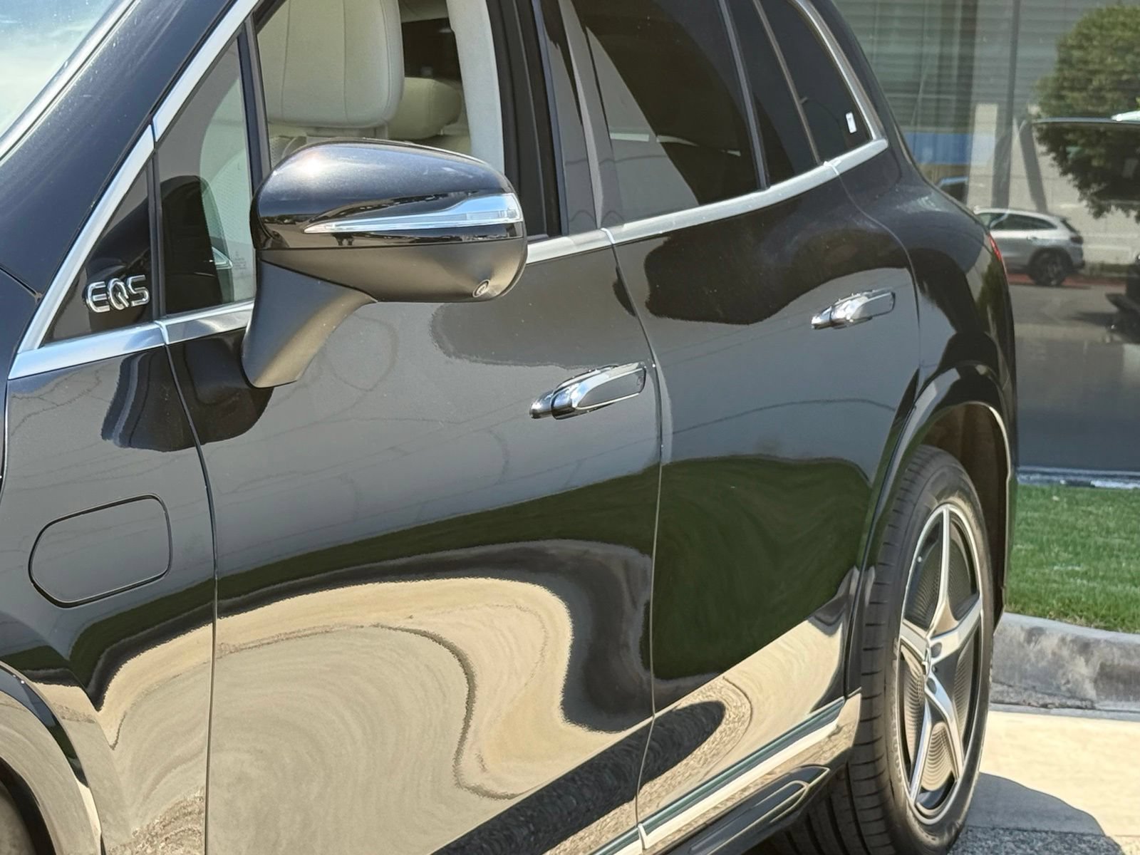 Used 2023 Mercedes-Benz EQS 580 4MATIC SUV image 4