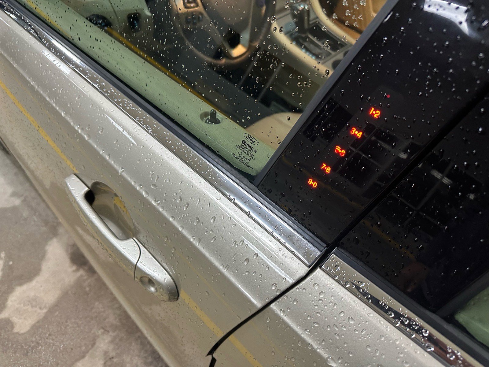 Used 2018 Ford Taurus SEL image 13