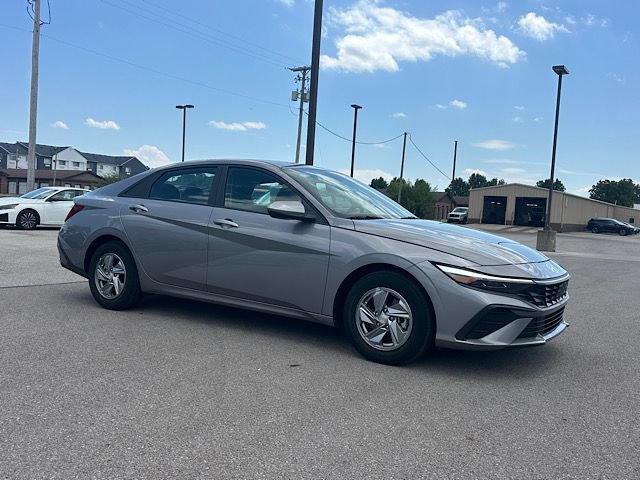 Certified 2024 Hyundai Elantra SE FWD image 8