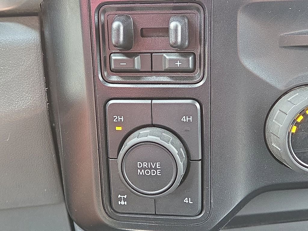 Certified 2024 Ford F350 XLT image 28