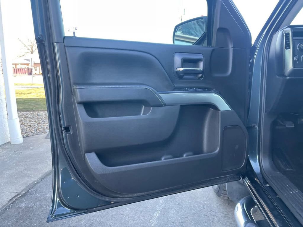 Used 2018 Chevrolet Silverado 1500 LT w/ All Star Edition AWD/4WD image 18